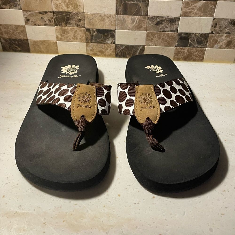 Yellow Box flip Flops  - Picture 3 of 4